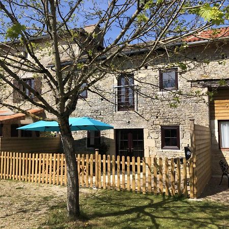 Blacksmiths Cottage In Blanzay - 3 Beds Luaran gambar