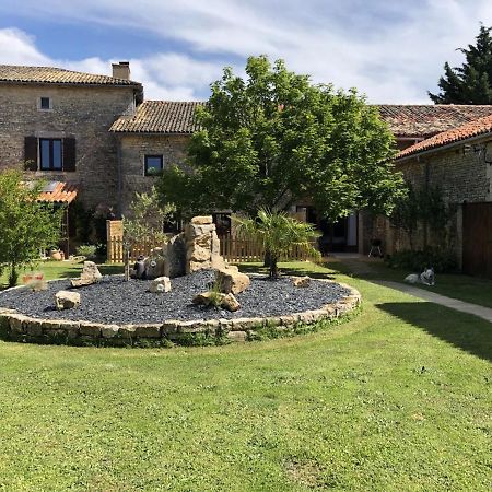 Blacksmiths Cottage In Blanzay - 3 Beds Luaran gambar