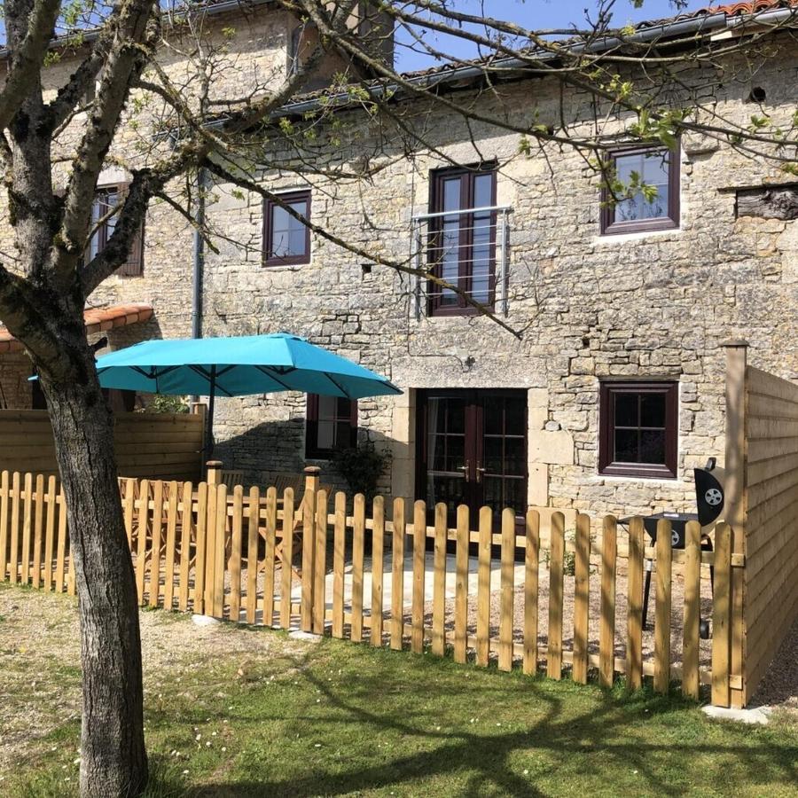 Blacksmiths Cottage In Blanzay - 3 Beds Luaran gambar