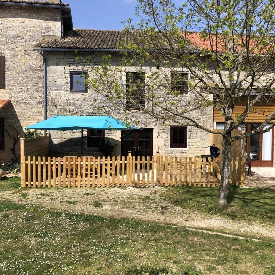 Blacksmiths Cottage In Blanzay - 3 Beds Luaran gambar