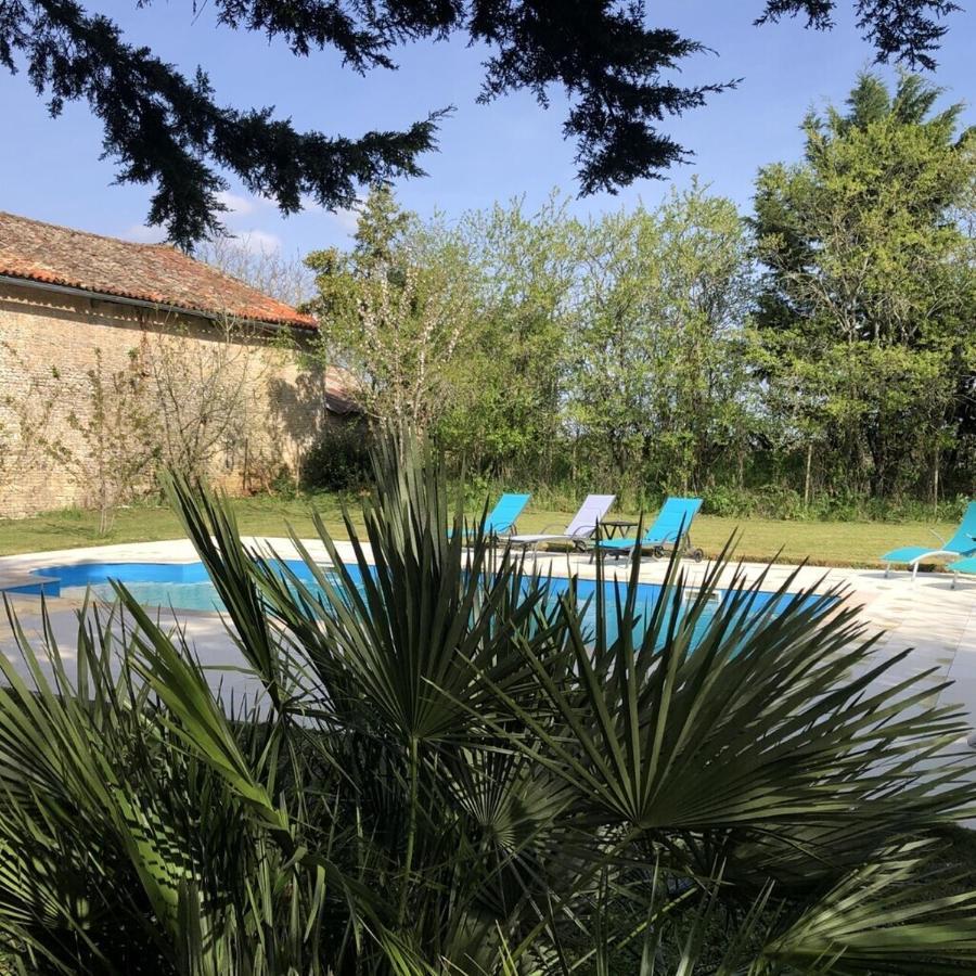 Blacksmiths Cottage In Blanzay - 3 Beds Luaran gambar
