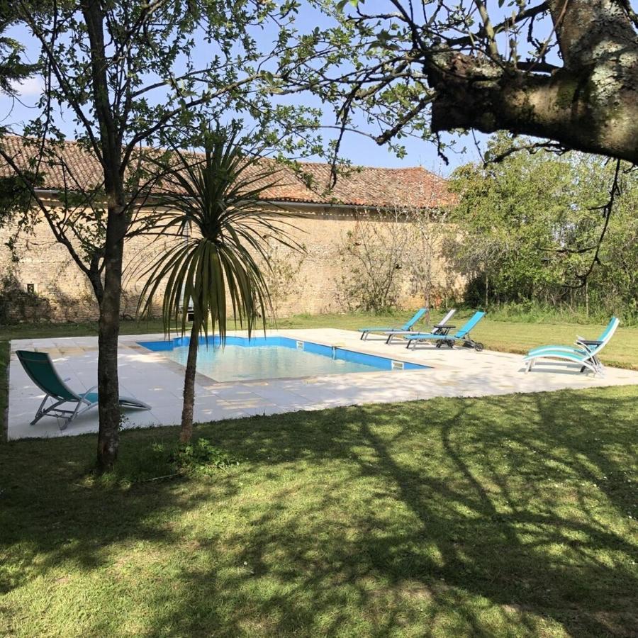 Blacksmiths Cottage In Blanzay - 3 Beds Luaran gambar