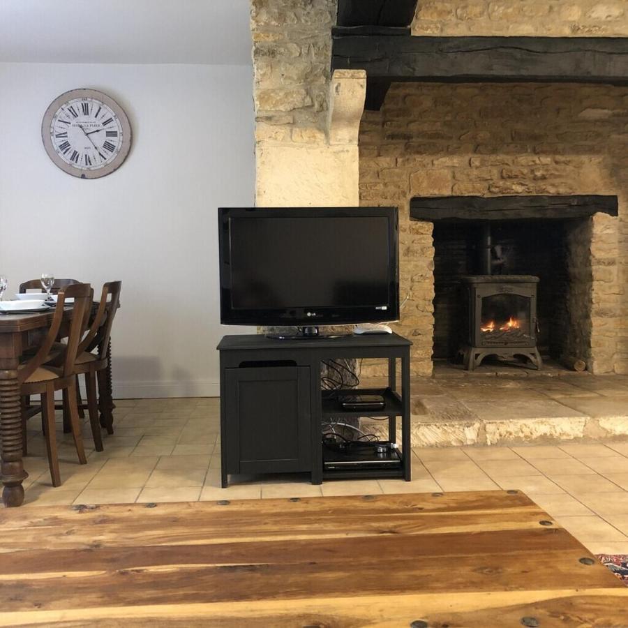 Blacksmiths Cottage In Blanzay - 3 Beds Luaran gambar