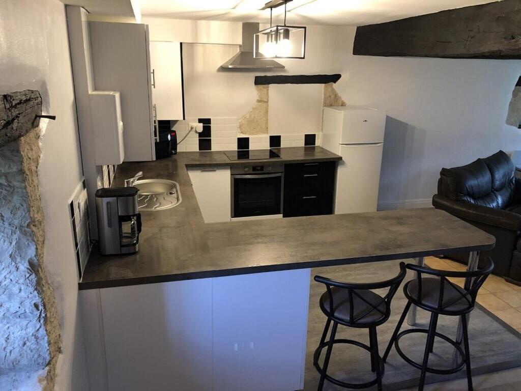 Blacksmiths Cottage In Blanzay - 3 Beds Luaran gambar