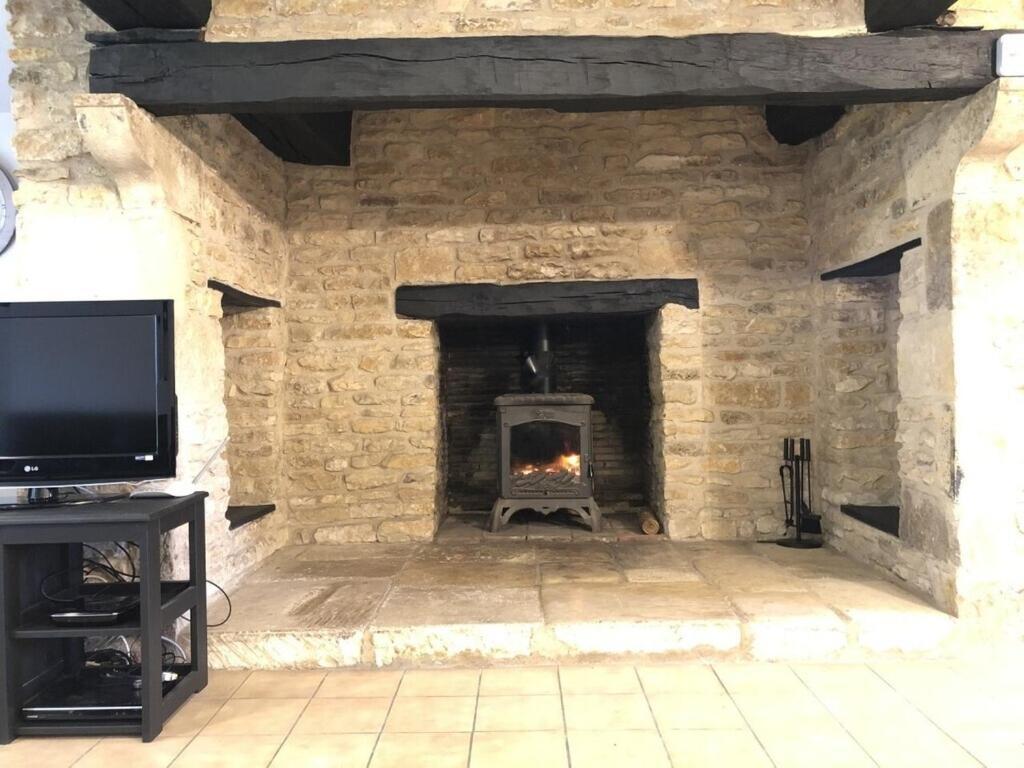 Blacksmiths Cottage In Blanzay - 3 Beds Luaran gambar