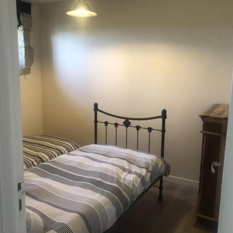 Blacksmiths Cottage In Blanzay - 3 Beds Luaran gambar