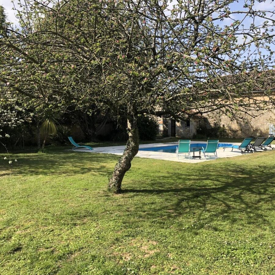 Blacksmiths Cottage In Blanzay - 3 Beds Luaran gambar