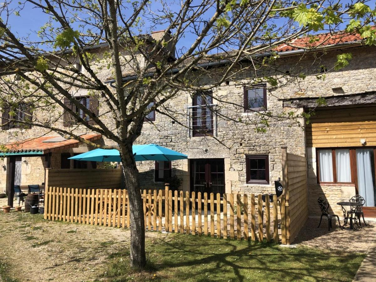 Blacksmiths Cottage In Blanzay - 3 Beds Luaran gambar