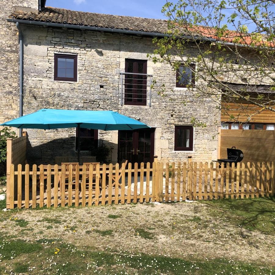 Blacksmiths Cottage In Blanzay - 3 Beds Luaran gambar